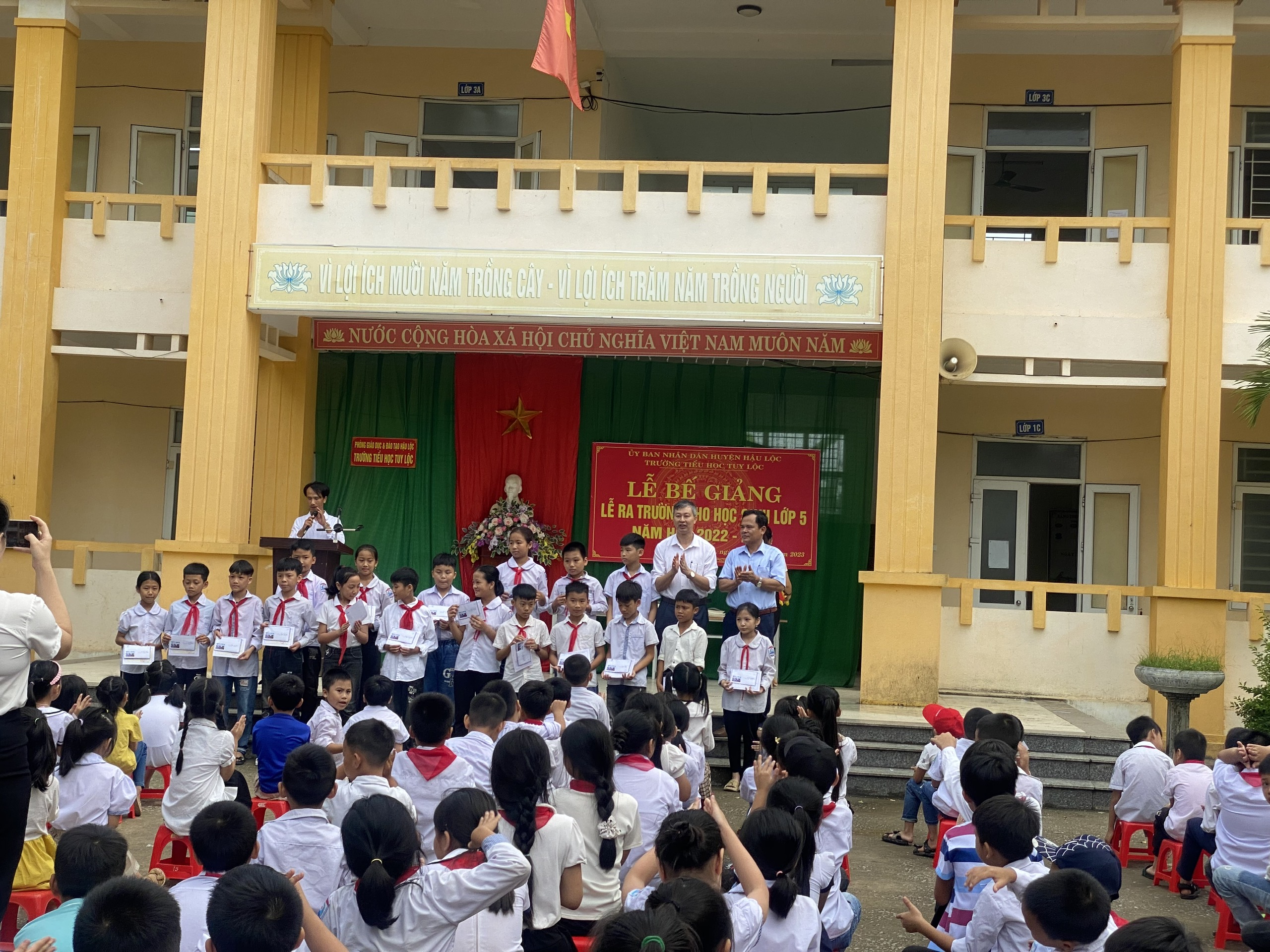 Trường Tiểu học Tuy Lộc tổ chức tổng kết năm học 2022 – 2023 
