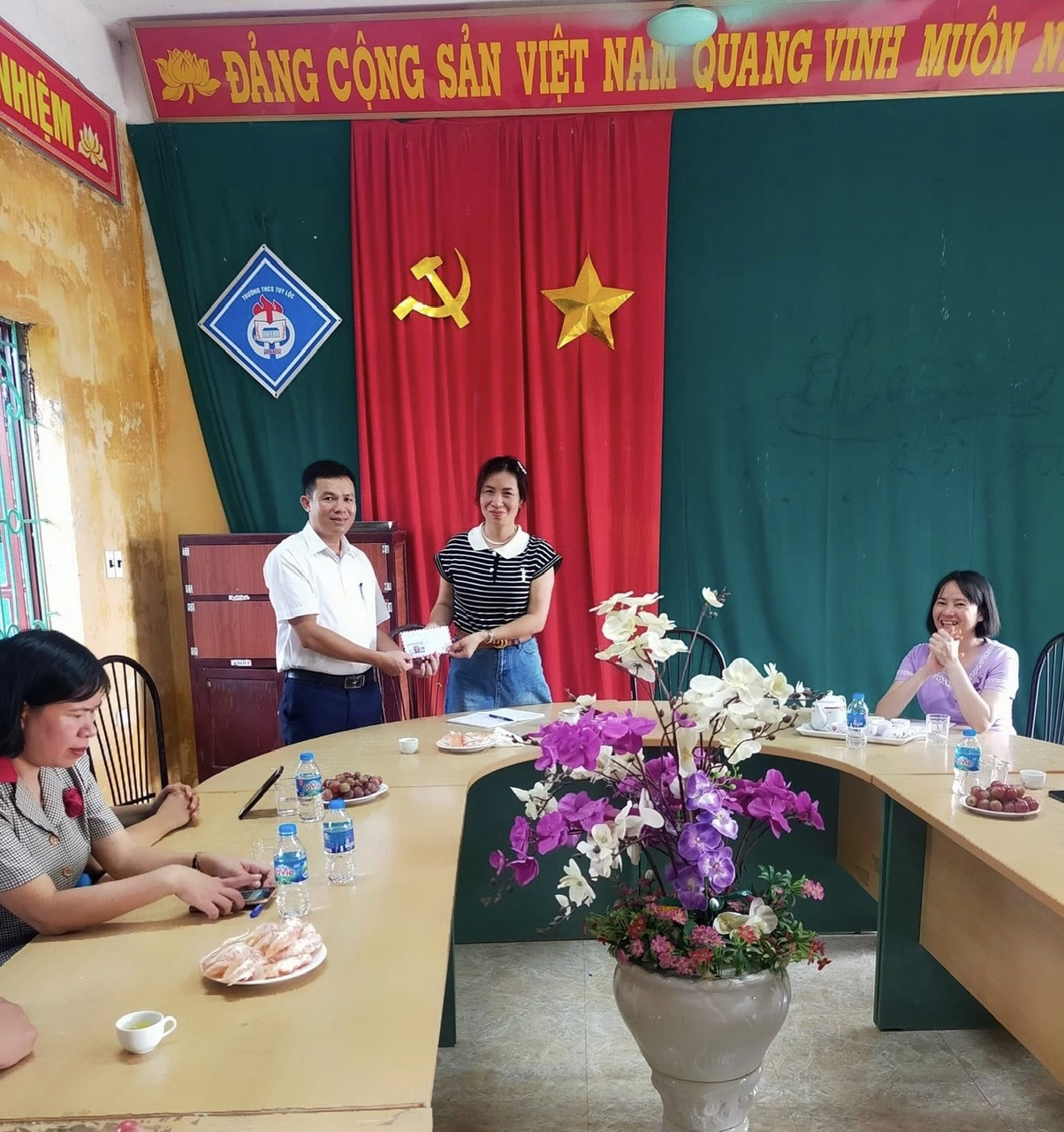 Lễ trao tặng máy tính cho trường Trung học cơ sở Tuy Lộc