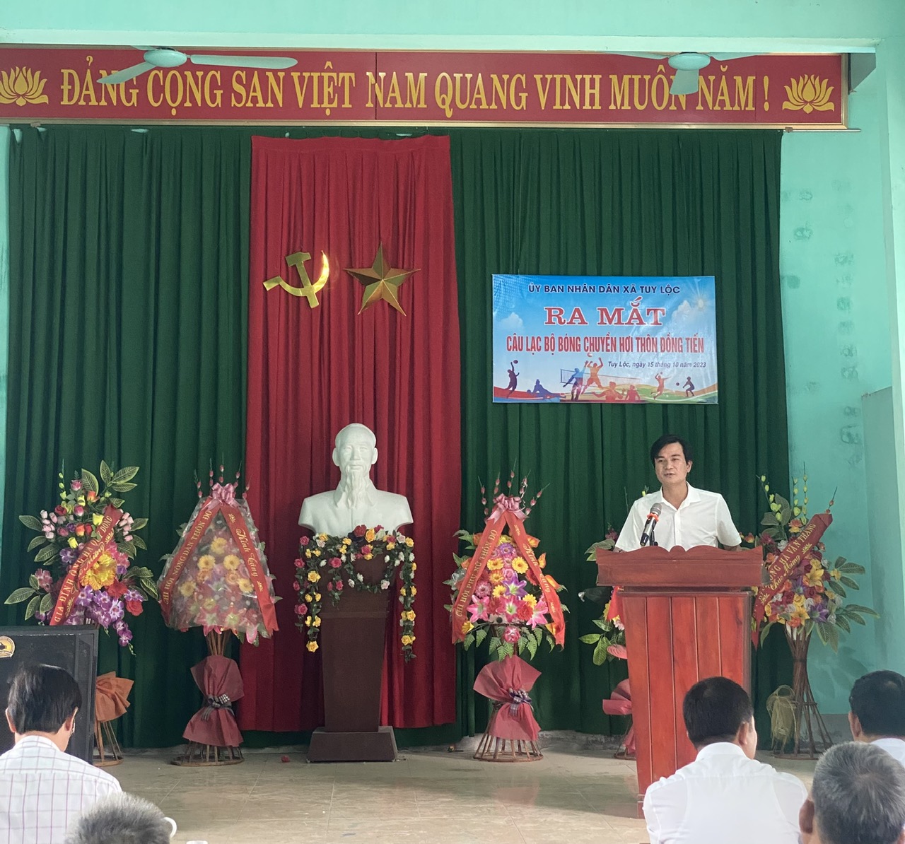 Lễ ra mắt câu lạc bộ bóng chuyền hơi  Thôn Đồng Tiễn xã Tuy Lộc